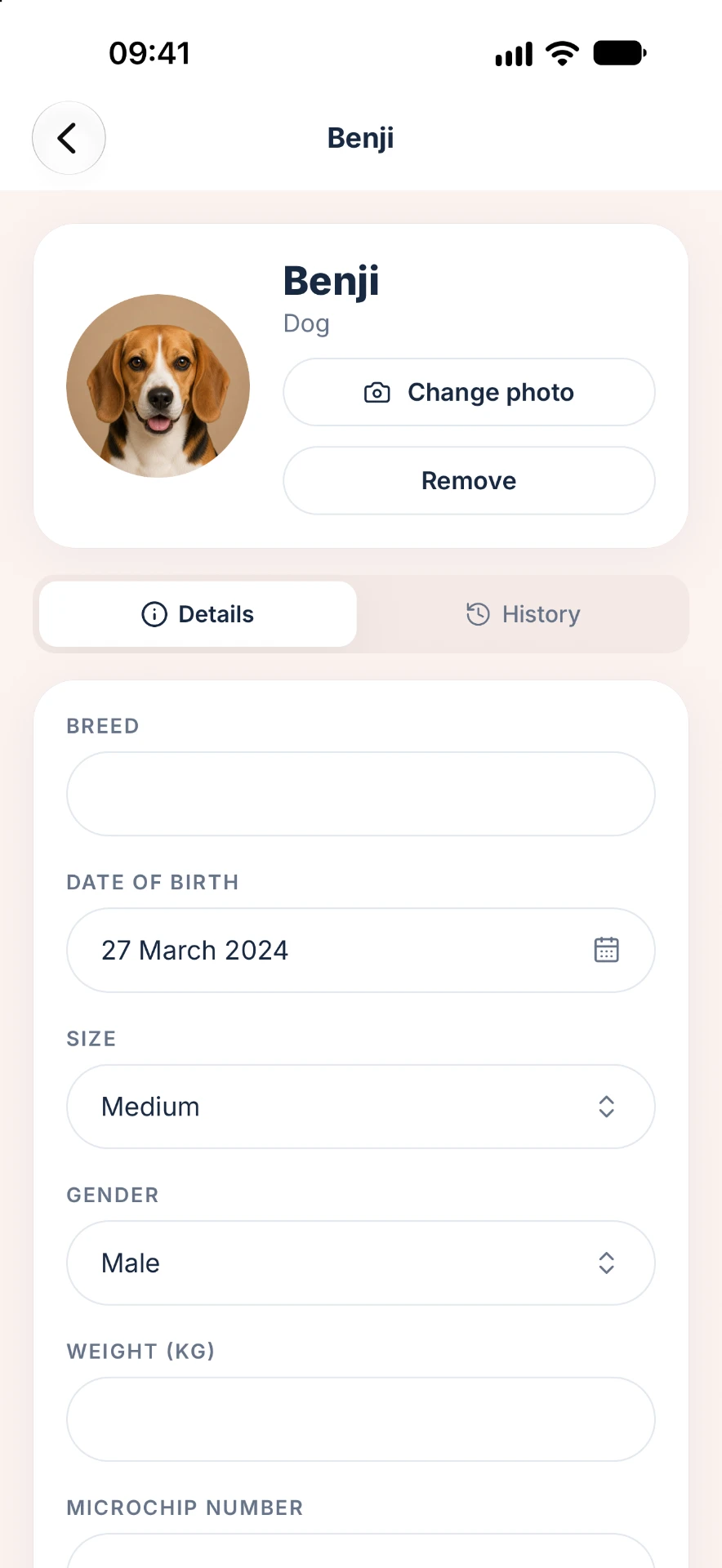 A PawLoop Clients pet profile with the photo, breed, date of birth, size and gender fields.